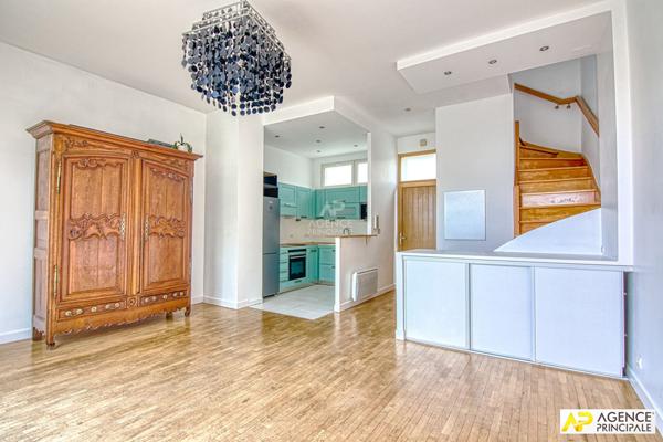 Versailles Montreuil Appartement duplex 'Esprit maison" 4 pièce(s) 68 m2 carrez rez de jardin avec terrasse/ jardin, cave et 2 places de parking en sous-sol €490 000 ** - Référence 25499