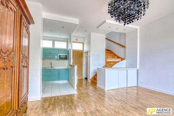 Versailles Montreuil Appartement duplex 'Esprit maison" 4 pièce(s) 68 m2 carrez rez de jardin avec terrasse/ jardin, cave et 2 places de parking en sous-sol €490 000 ** - Référence 25499