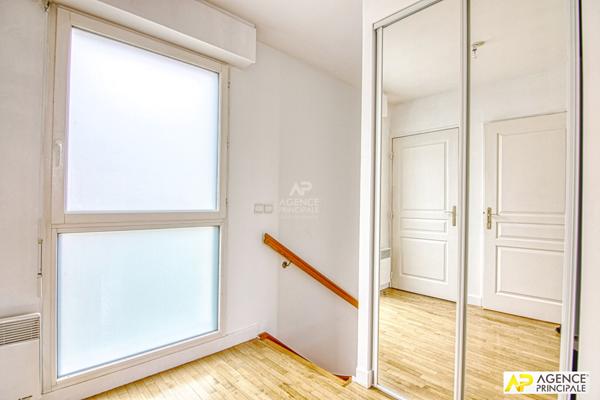 Versailles Montreuil Appartement duplex 'Esprit maison" 4 pièce(s) 68 m2 carrez rez de jardin avec terrasse/ jardin, cave et 2 places de parking en sous-sol €490 000 ** - Référence 25499