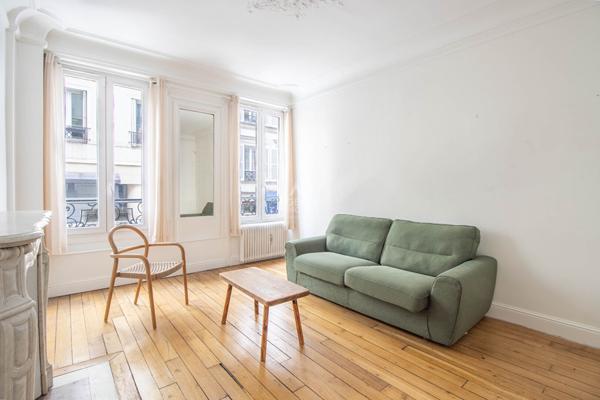 PARIS 18EME - APPARTEMENT 3 PIECES - PLACE DE CLICHY €549 000 ** - Référence AV-6561