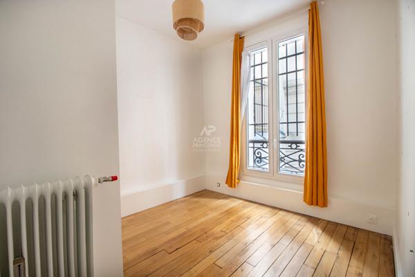 PARIS 18EME - APPARTEMENT 3 PIECES - PLACE DE CLICHY €549 000 ** - Référence AV-6561