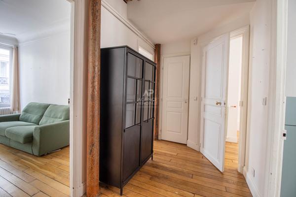 PARIS 18EME - APPARTEMENT 3 PIECES - PLACE DE CLICHY €549 000 ** - Référence AV-6561
