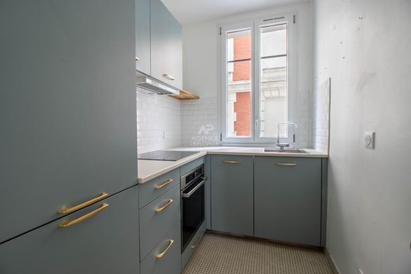 PARIS 18EME - APPARTEMENT 3 PIECES - PLACE DE CLICHY €549 000 ** - Référence AV-6561