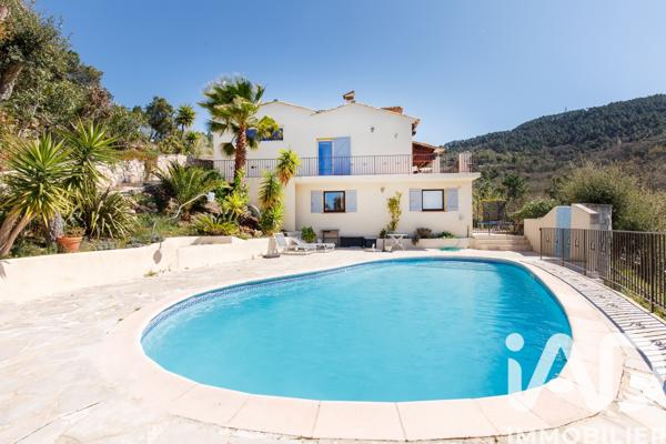Maison à vendre 8 pièces 328 m² Fréjus