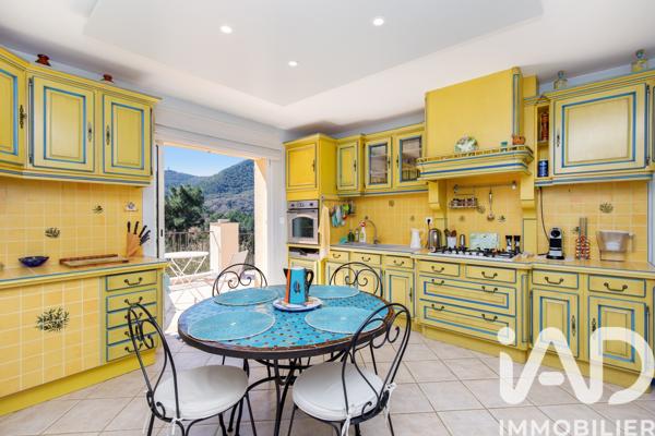 Maison à vendre 8 pièces 328 m² Fréjus