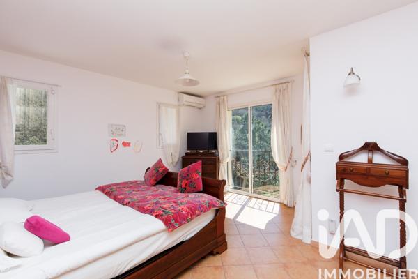 Maison à vendre 8 pièces 328 m² Fréjus