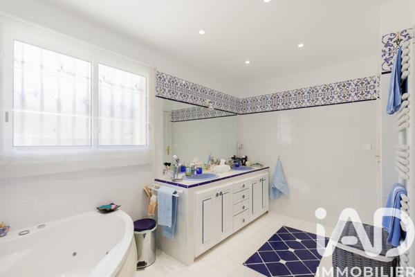 Maison à vendre 8 pièces 328 m² Fréjus