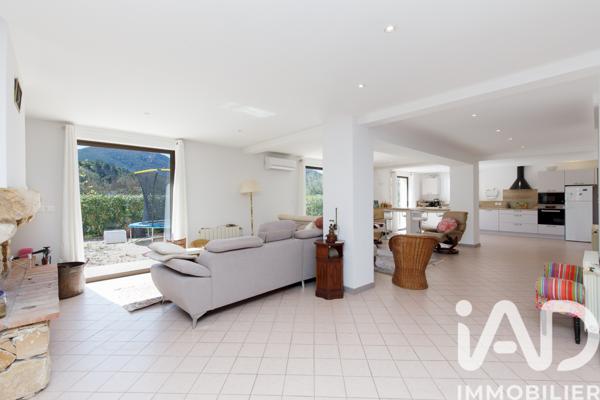 Maison à vendre 8 pièces 328 m² Fréjus