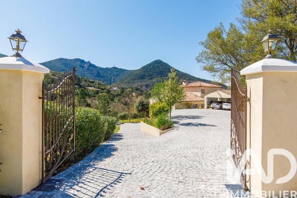 Maison à vendre 8 pièces 328 m² Fréjus