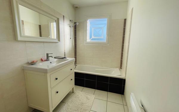 Maison à vendre    5 pièces •  Narrosse