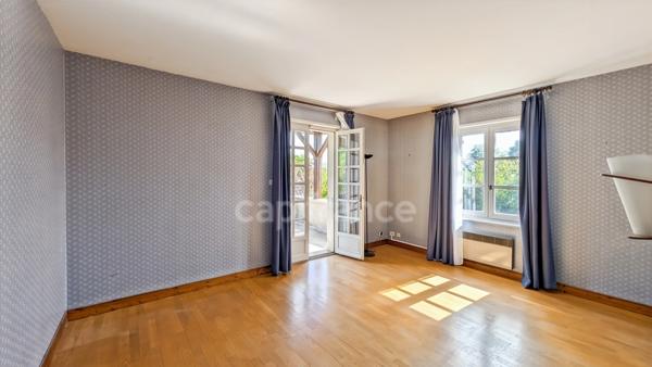 A vendre Magnifique Demeure de 11 pièces FONTAINES (71) 7 chambres garage atelier 6000 m² de terrain !