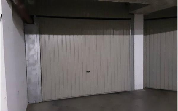 Stationnement à louer    12 m2 Marseille 8