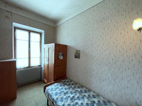 Saint-Pierre-d'Entremont (38380) Très belle maison de village en pierre - avec jardinet - terrasse abritée - beaucoup de cachet et de potentiel