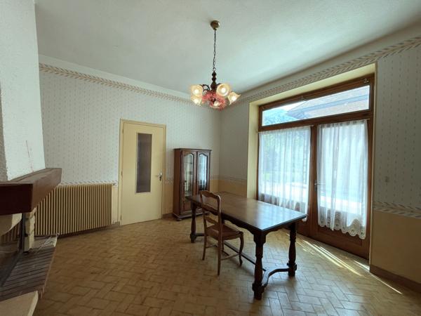 Saint-Pierre-d'Entremont (38380) Très belle maison de village en pierre - avec jardinet - terrasse abritée - beaucoup de cachet et de potentiel