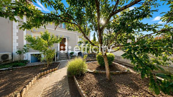 Maison
         6 pièces
        - 120 m² Exclusivité 110 000 € *