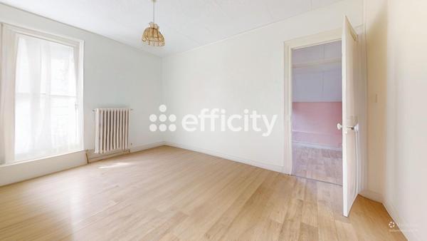 Maison
         6 pièces
        - 120 m² Exclusivité 110 000 € *