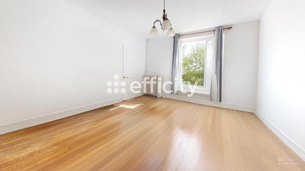Maison
         6 pièces
        - 120 m² Exclusivité 110 000 € *