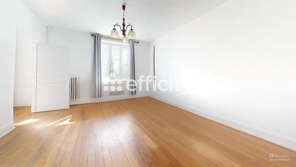 Maison
         6 pièces
        - 120 m² Exclusivité 110 000 € *
