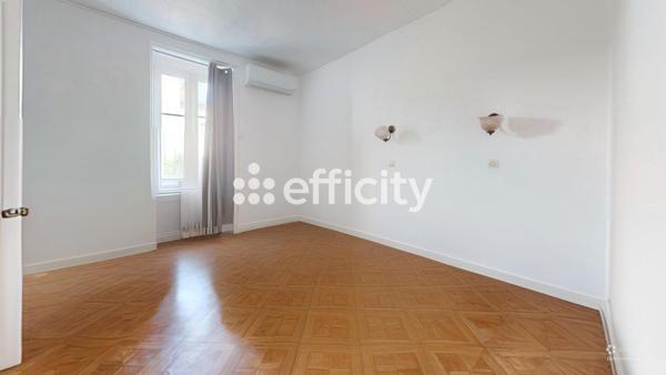 Maison
         6 pièces
        - 120 m² Exclusivité 110 000 € *