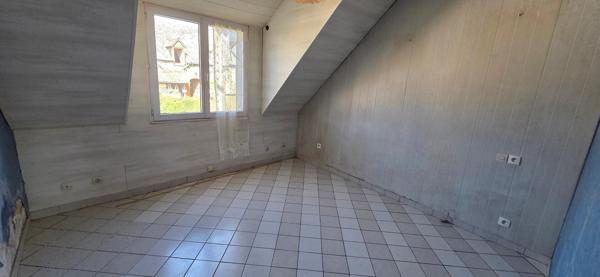 Maison divisée en 6 appartements modulables - Commodités à pieds