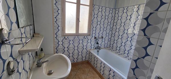 Maison divisée en 6 appartements modulables - Commodités à pieds