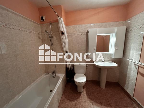 Location Studio 26.2 m² - 4 RUE D'ARTOIS Blois 41000