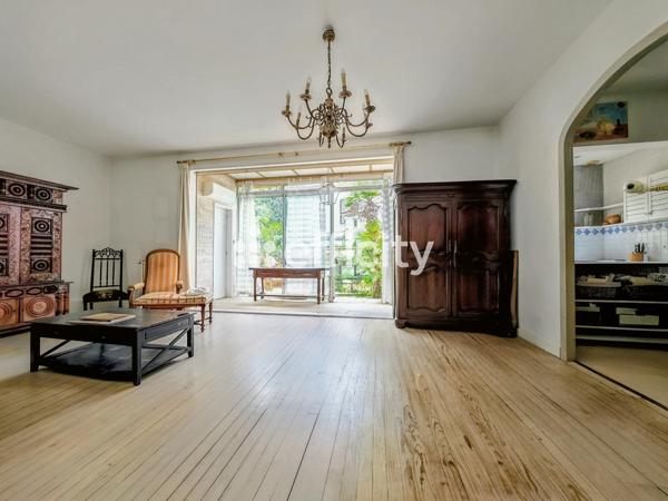 Maison
         7 pièces
        - 145 m²