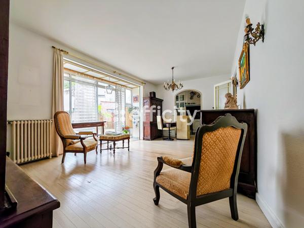 Maison
         7 pièces
        - 145 m²