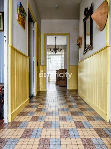 Maison
         7 pièces
        - 145 m²