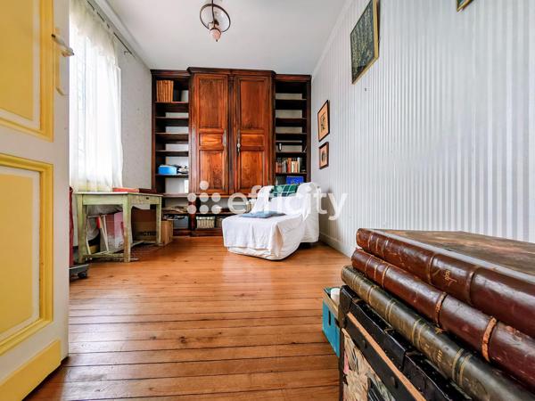 Maison
         7 pièces
        - 145 m²