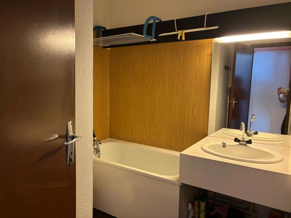 Appartement à vendre 1 pièces LA MONGIE (65) avec cellier, casier à ski et balcon.