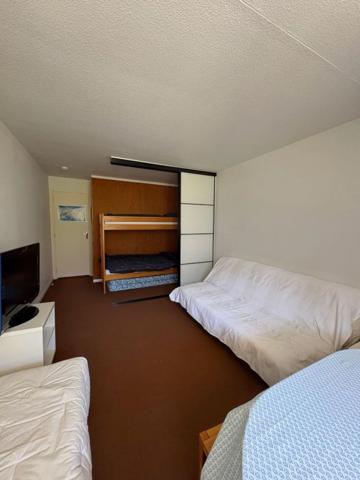 Appartement à vendre 1 pièces LA MONGIE (65) avec cellier, casier à ski et balcon.