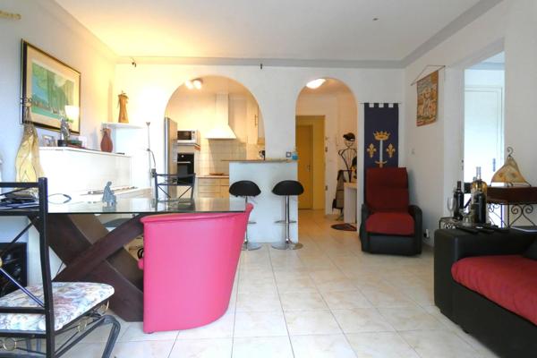 T2 avec grande terrasse + chambre 18 m² à Puget !