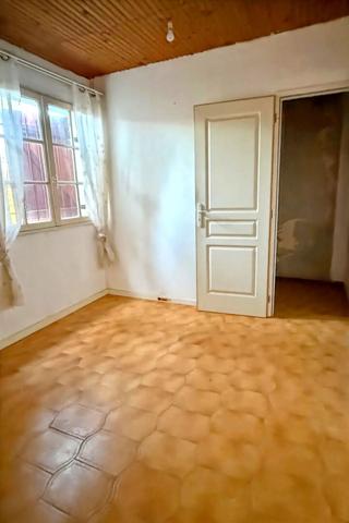 VILLA DE PLAIN PIED AVEC PISCINE SUR UN TERRAIN DE 680 M²