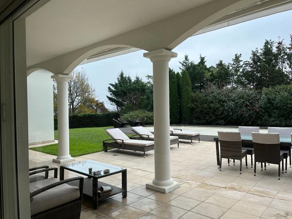 Emplacement exceptionnel, tres belle maison avec piscine aucun vis a vis