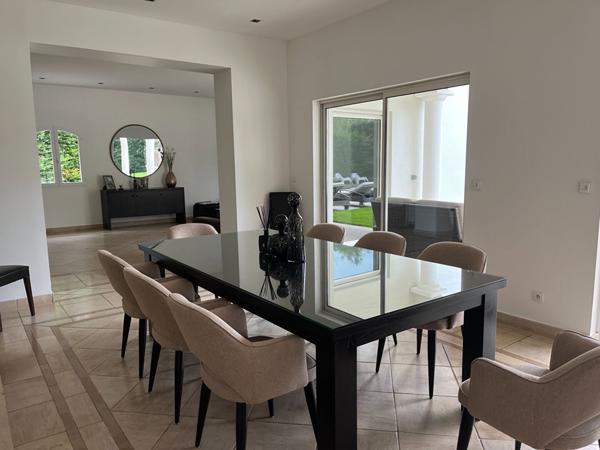 Emplacement exceptionnel, tres belle maison avec piscine aucun vis a vis