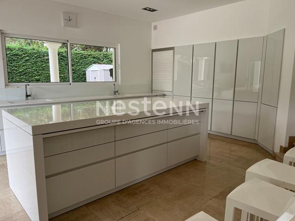 Emplacement exceptionnel, tres belle maison avec piscine aucun vis a vis