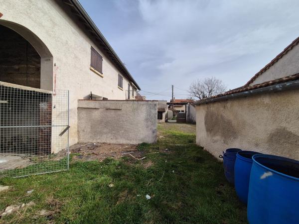 Immeuble à VEAUCHE, 42340 - 240m²