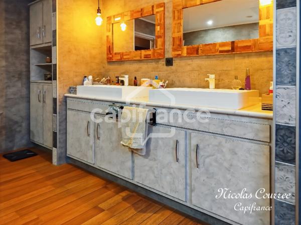 Maison 3 chambres avec véranda, piscine le tout sur 2325m² à Melle (79500)