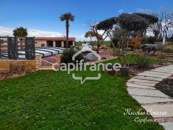 Maison 3 chambres avec véranda, piscine le tout sur 2325m² à Melle (79500)