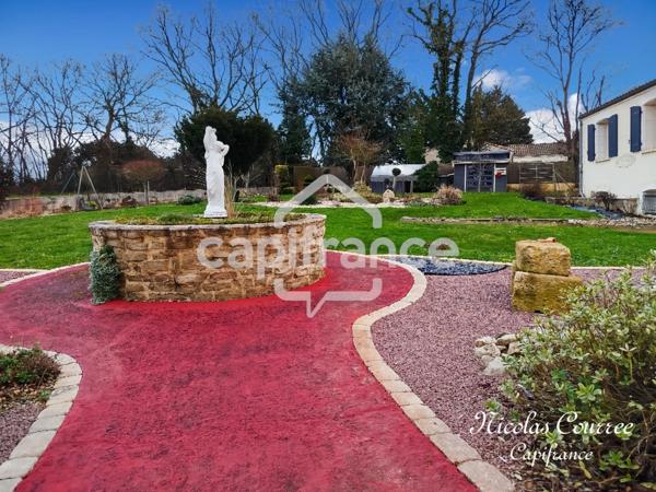 Maison 3 chambres avec véranda, piscine le tout sur 2325m² à Melle (79500)