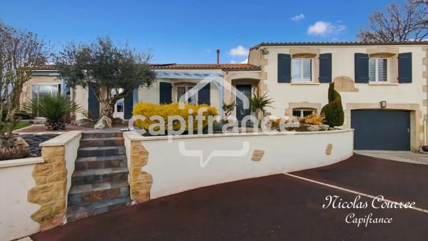 Maison 3 chambres avec véranda, piscine le tout sur 2325m² à Melle (79500)