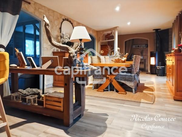 Maison 3 chambres avec véranda, piscine le tout sur 2325m² à Melle (79500)