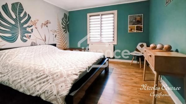 Maison 3 chambres avec véranda, piscine le tout sur 2325m² à Melle (79500)