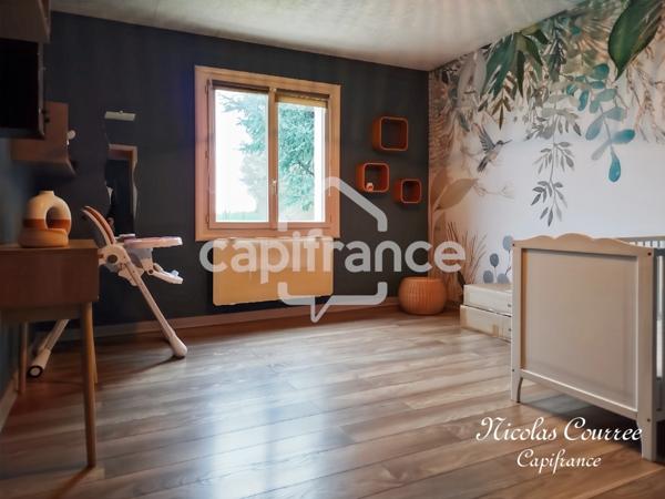 Maison 3 chambres avec véranda, piscine le tout sur 2325m² à Melle (79500)