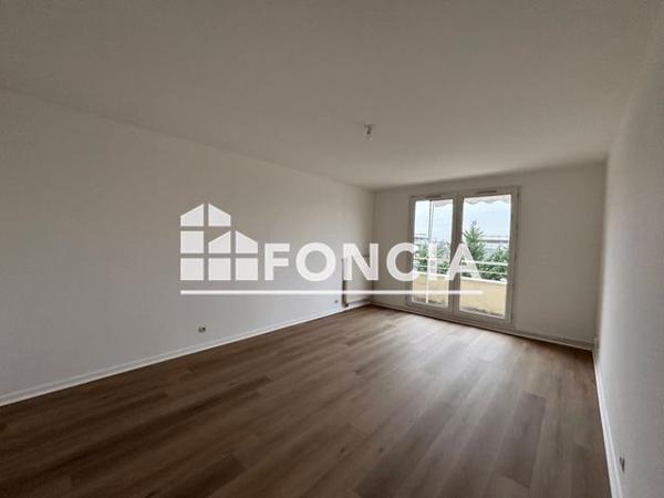 Location Appartement 3 pièces 67 m² - 33 AVENUE MONTAIGNE Noisy Le Grand 93160