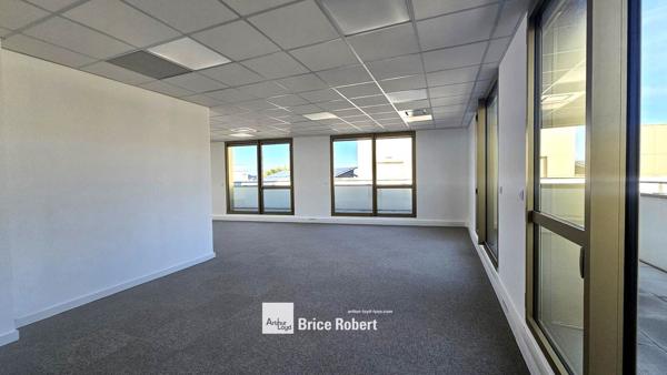 Bureaux à louer à Dardilly avec terrasse et accès autoroute A6