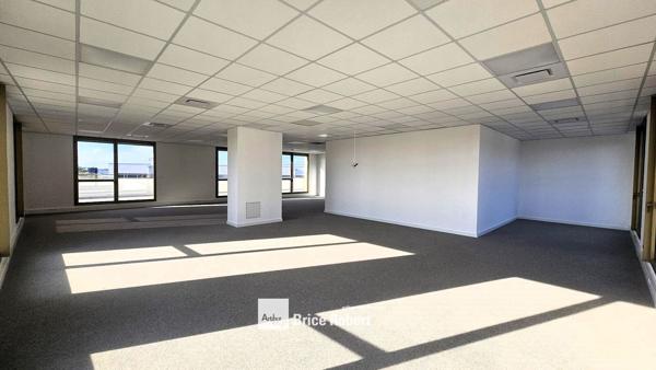 Bureaux à louer à Dardilly avec terrasse et accès autoroute A6