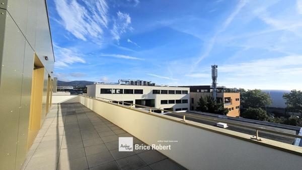 Bureaux à louer à Dardilly avec terrasse et accès autoroute A6