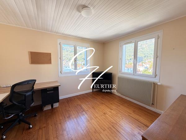 GRENOBLE - APPARTEMENT T4 -DERNIER ETAGE